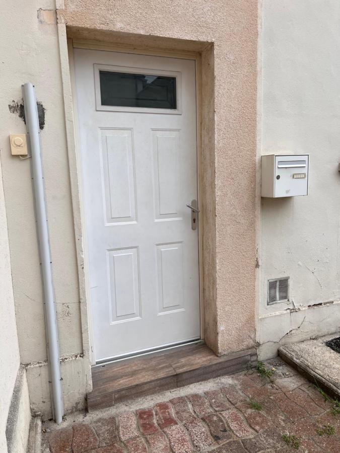 Appartement Idealement Situe Montereau-Fault-Yonne Exterior foto